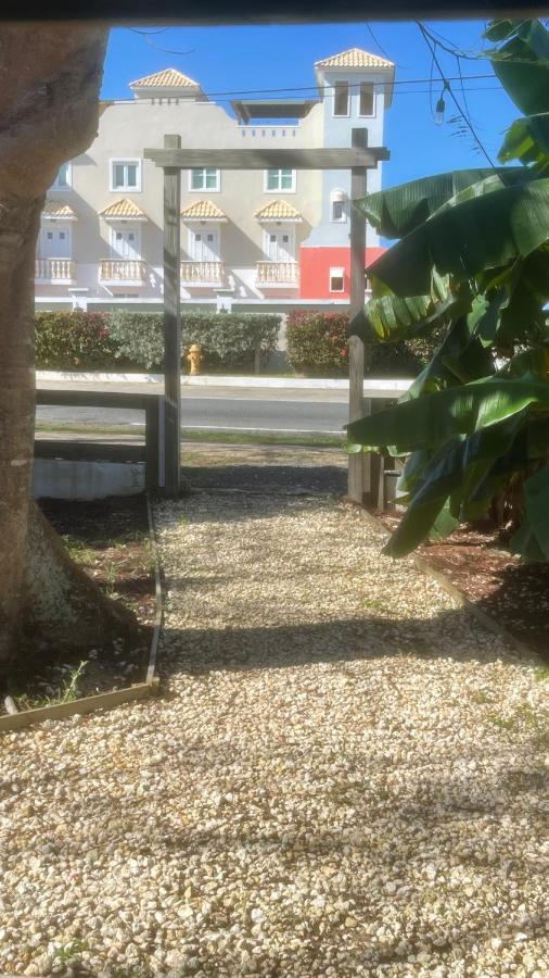Las Olas Beach Apartments Arecibo Eksteriør bilde