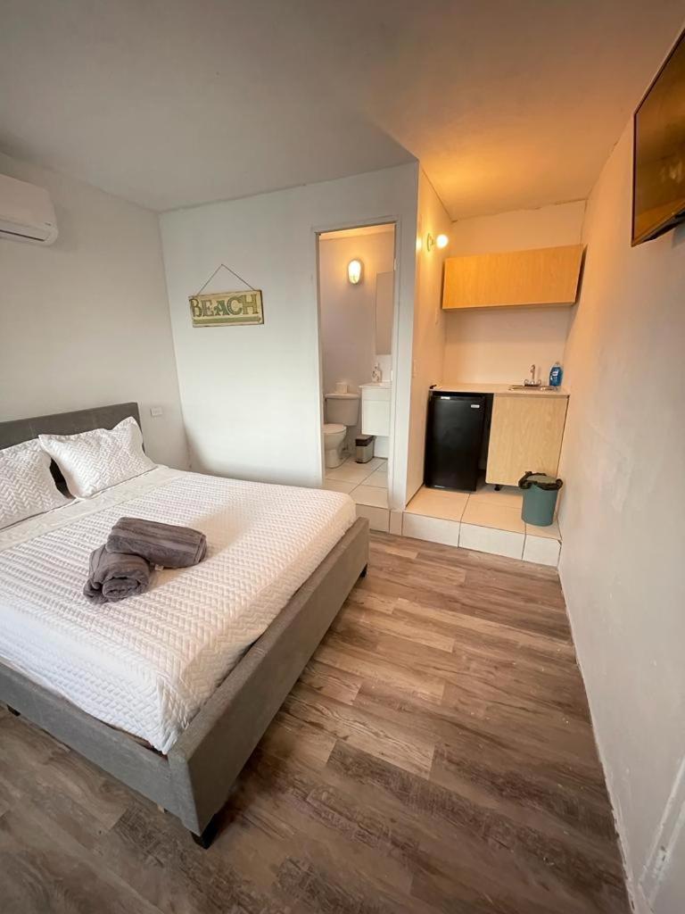Las Olas Beach Apartments Arecibo Eksteriør bilde